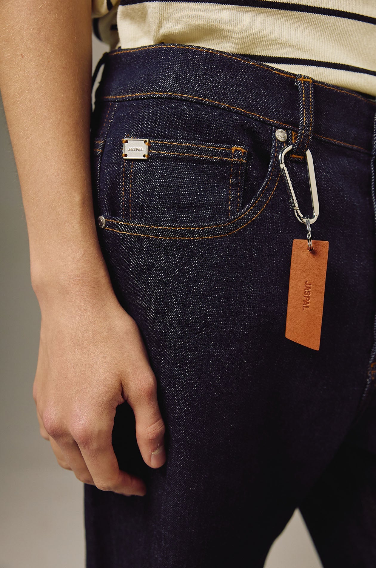 Raw-Effect Straight Leg Jeans with Carabiner - Image 3