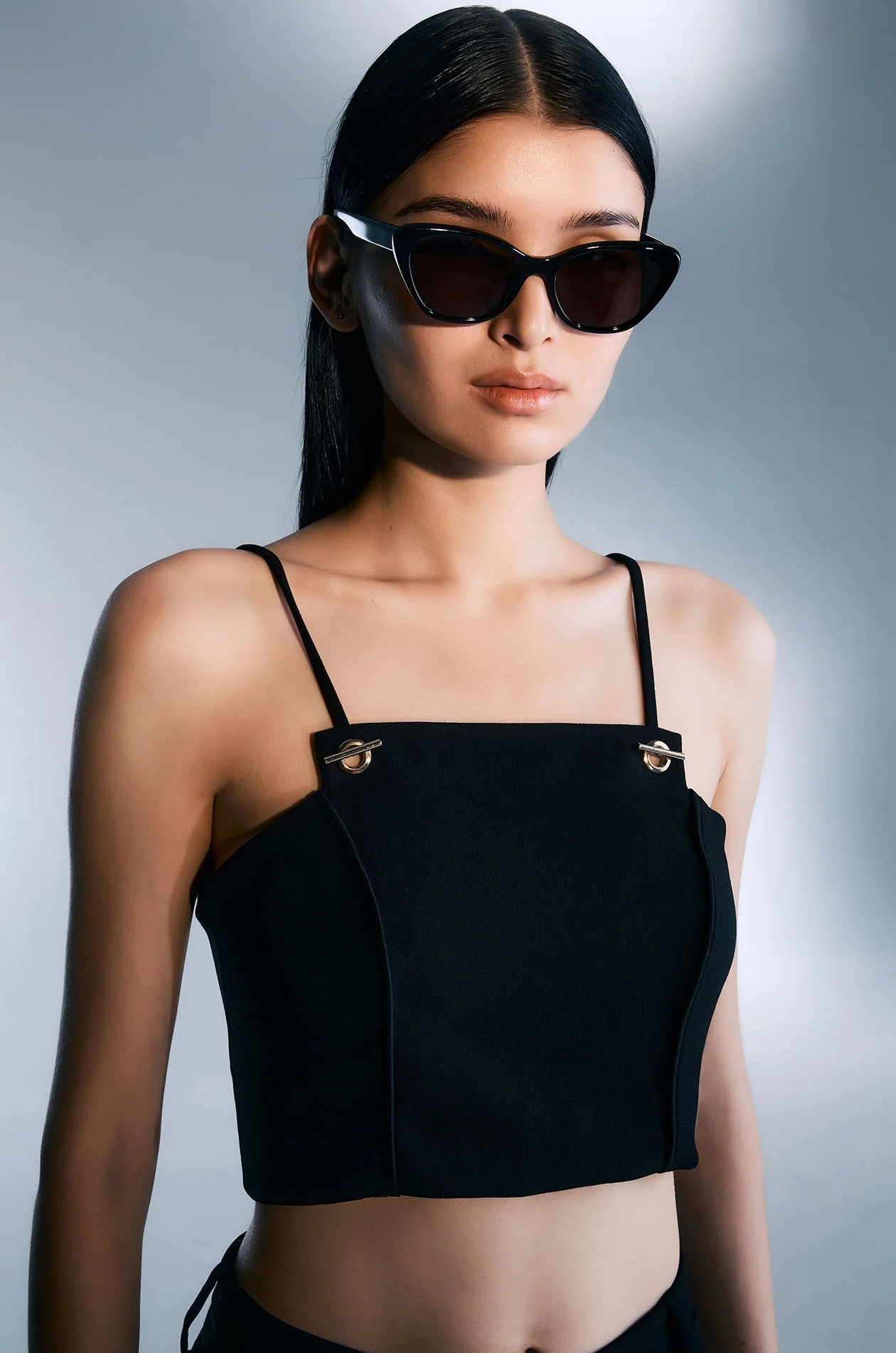 Toggle Clasp Crop Top with TunTun - Image 3