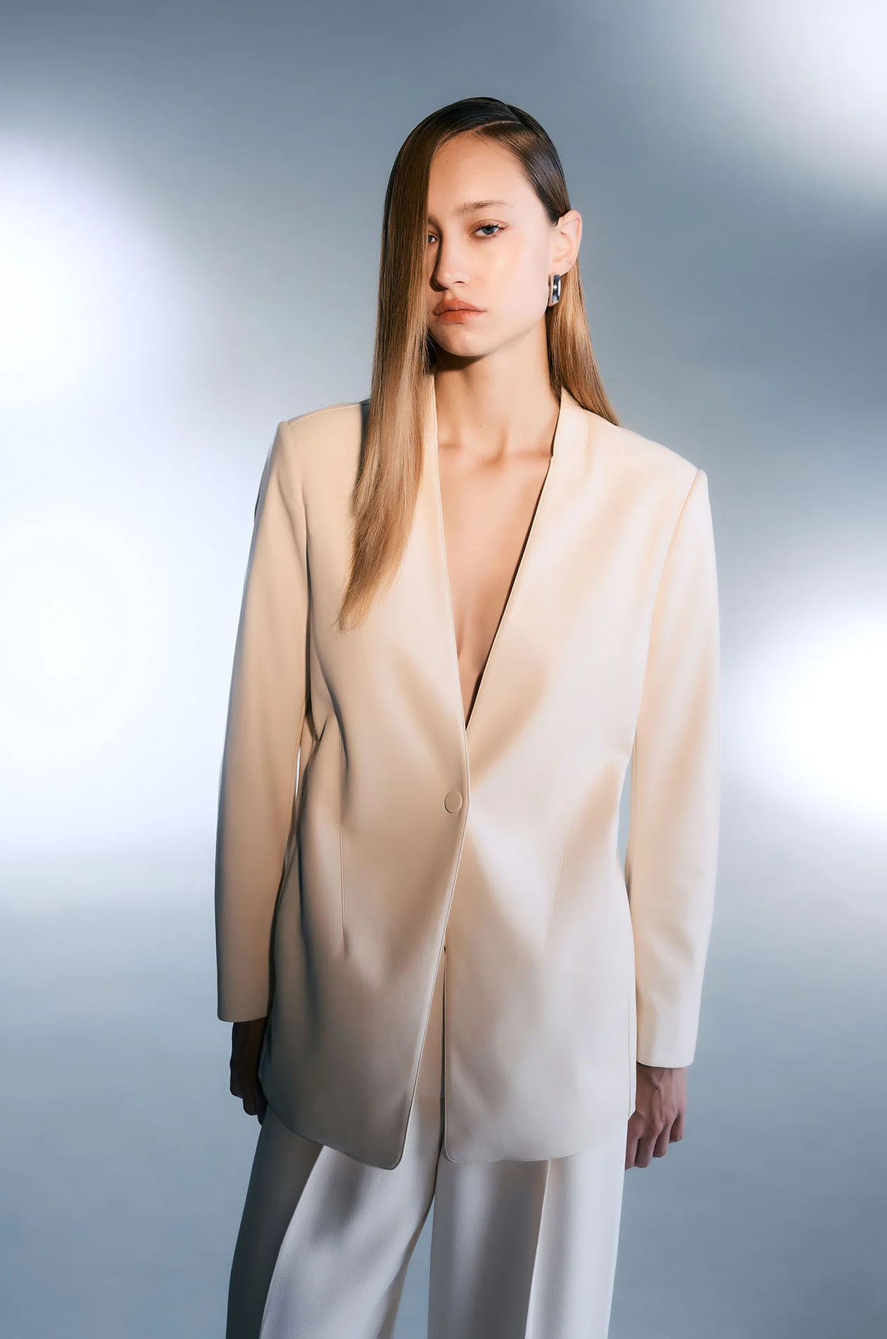 Collarless Longline Blazer with TunTun - Image 2