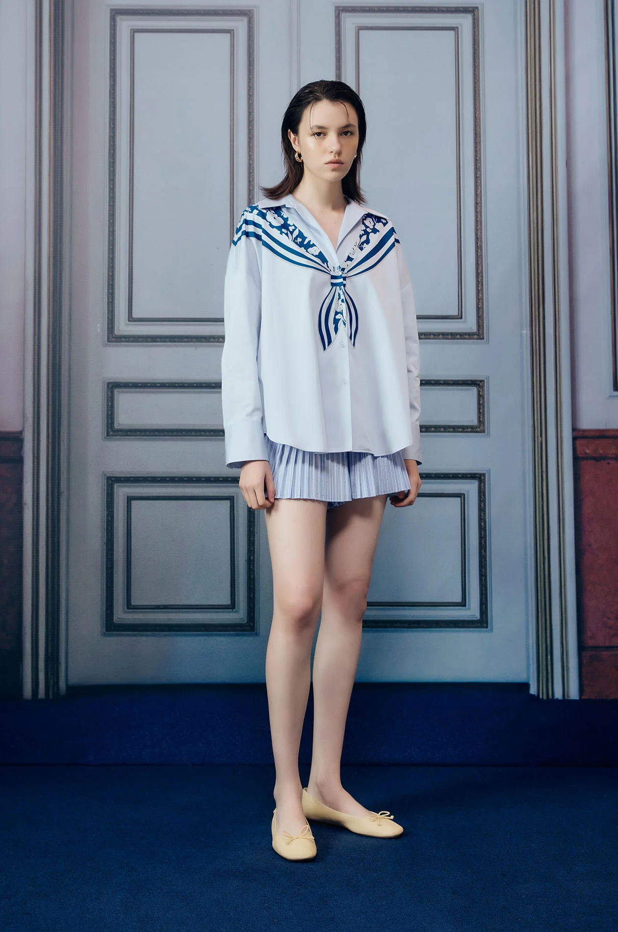 Rhinestone Drawstring Pleated Shorts