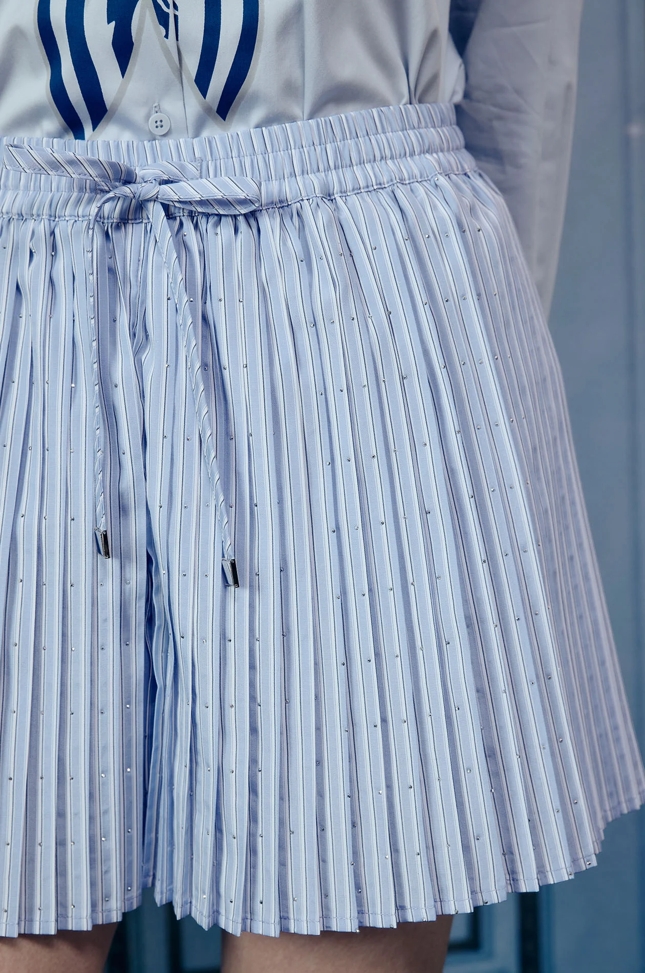 Rhinestone Drawstring Pleated Shorts - Image 3