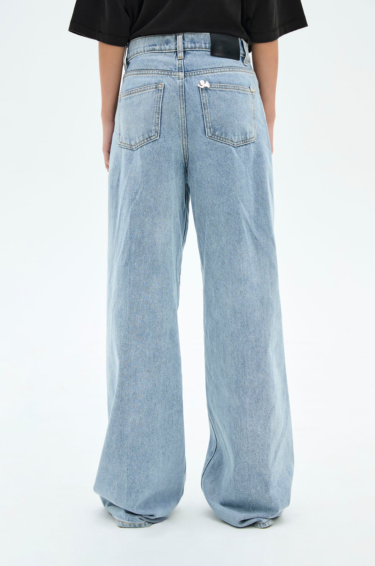 Wide Leg Jeans with Gongkan - Image 6