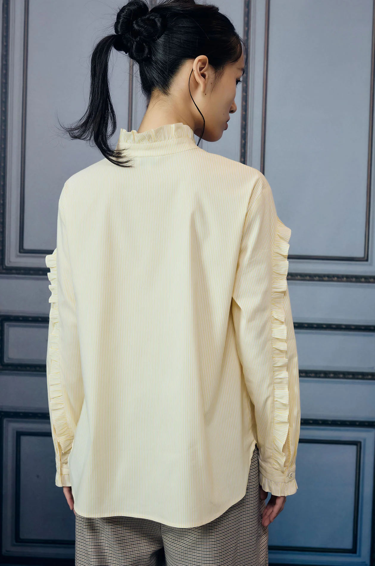 Collarless Striped Ruffle Shirt - Image 10
