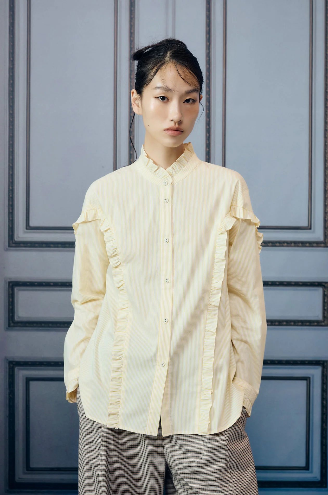 Collarless Striped Ruffle Shirt - Image 7