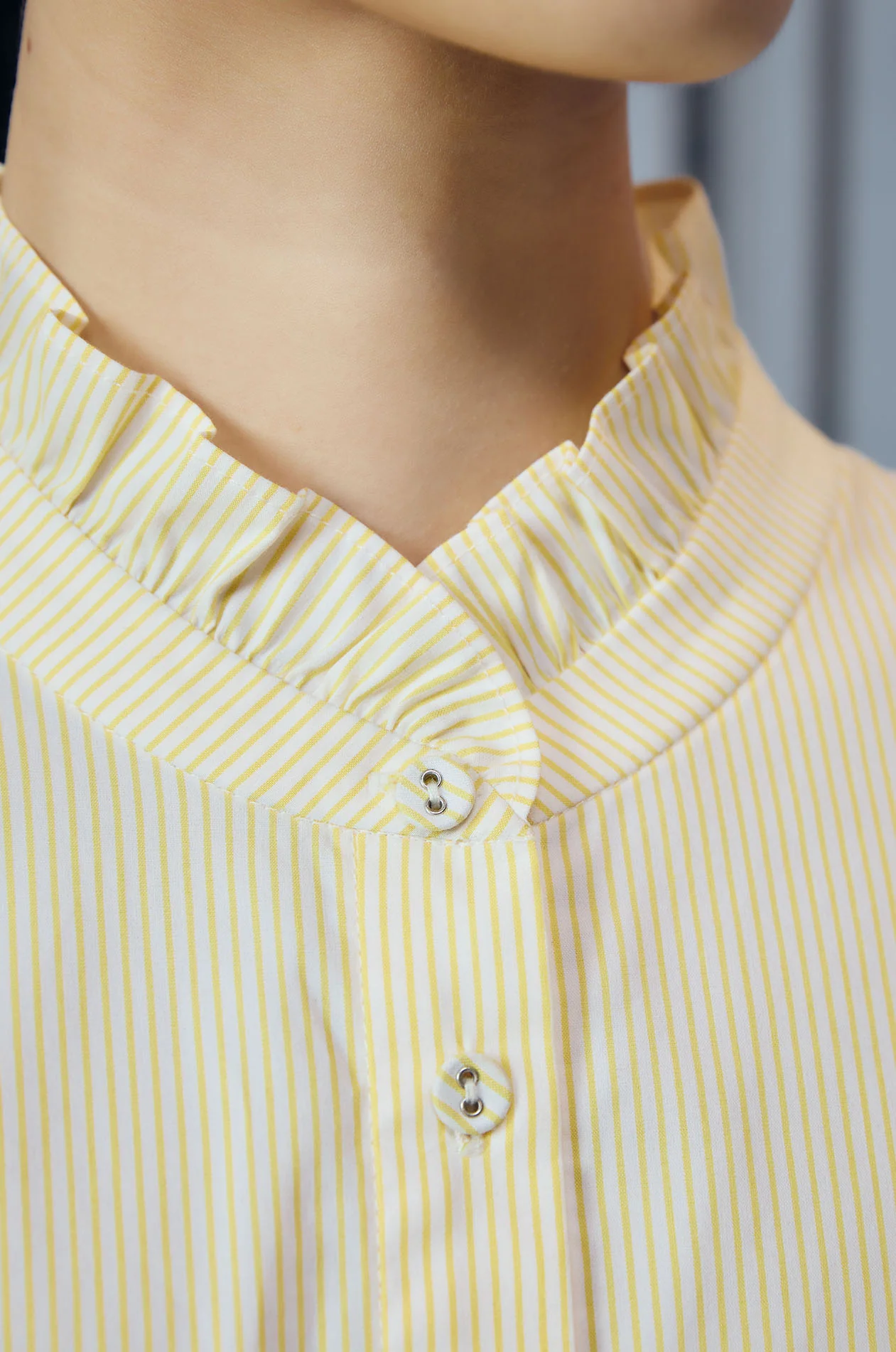 Collarless Striped Ruffle Shirt - Image 9