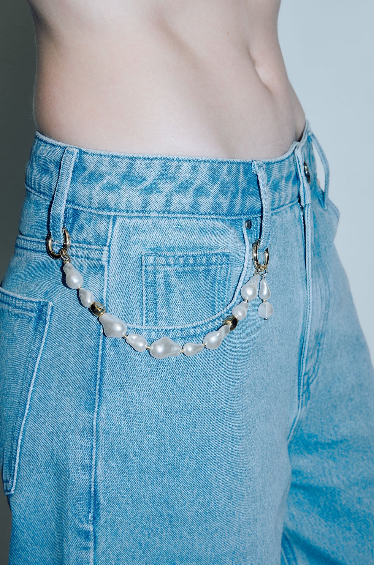 Boyfriend Jeans with Jewel Chain - Image 3
