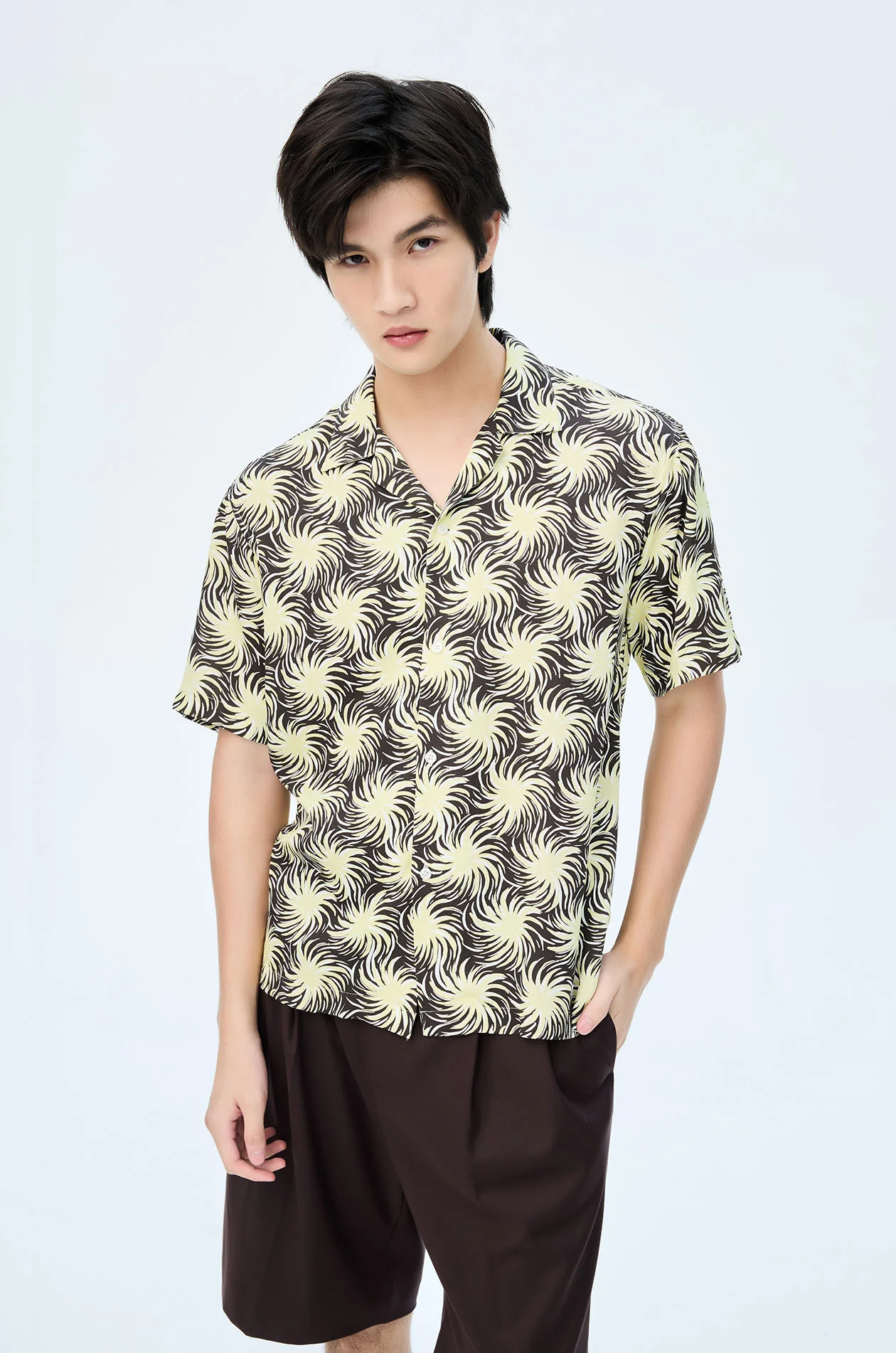 Abstract Sun Motif Resort Shirt - Image 2