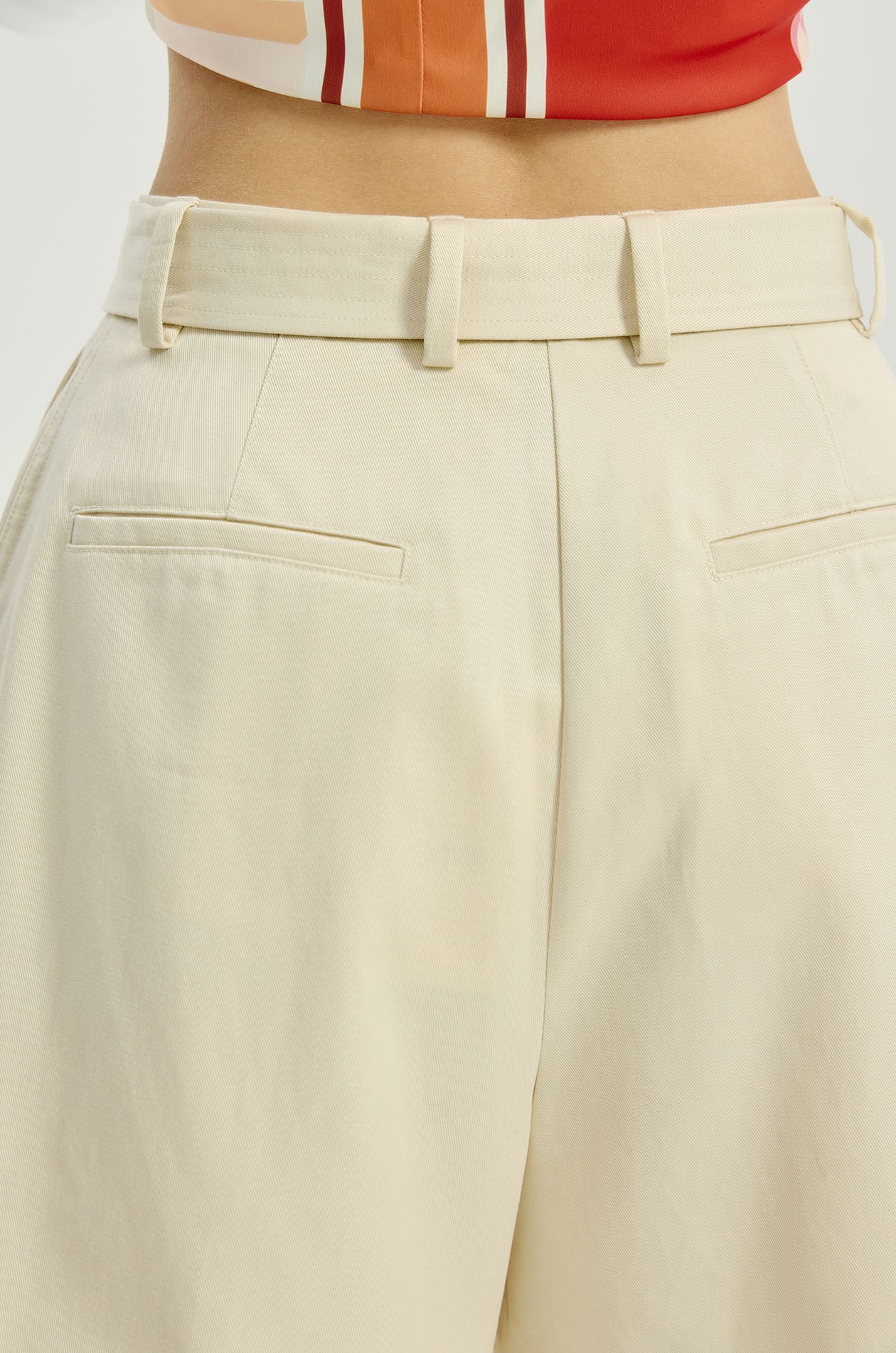 City Shorts with Belt - Image 4