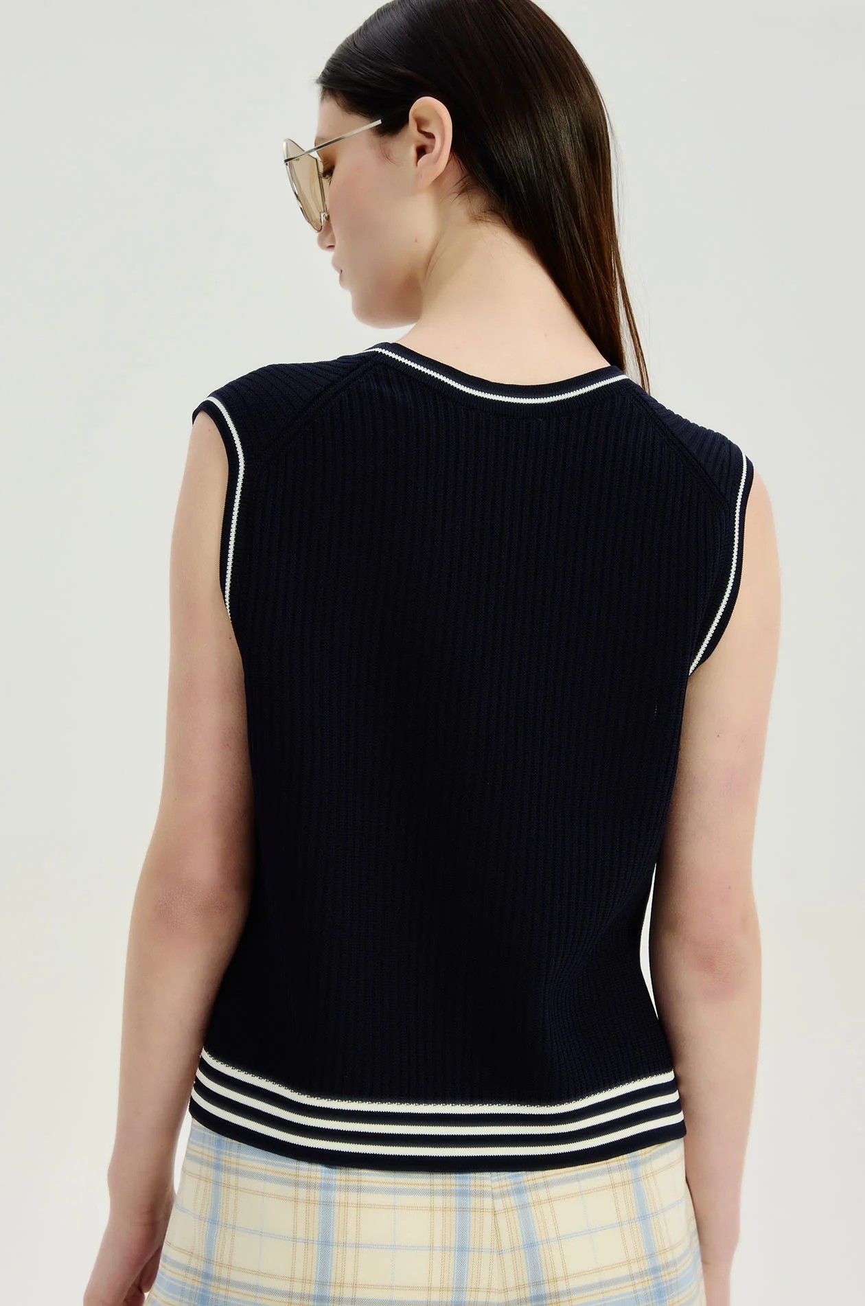 Contrast‑Trim Ribbed Vest - Image 5