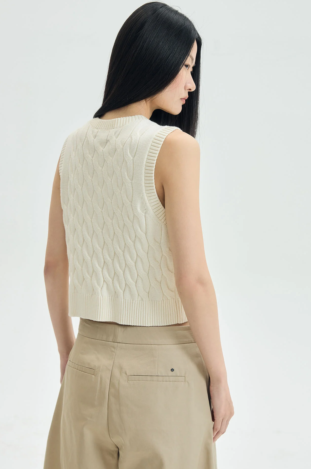 Cable‑Knit Cropped Sweater Vest - Image 5