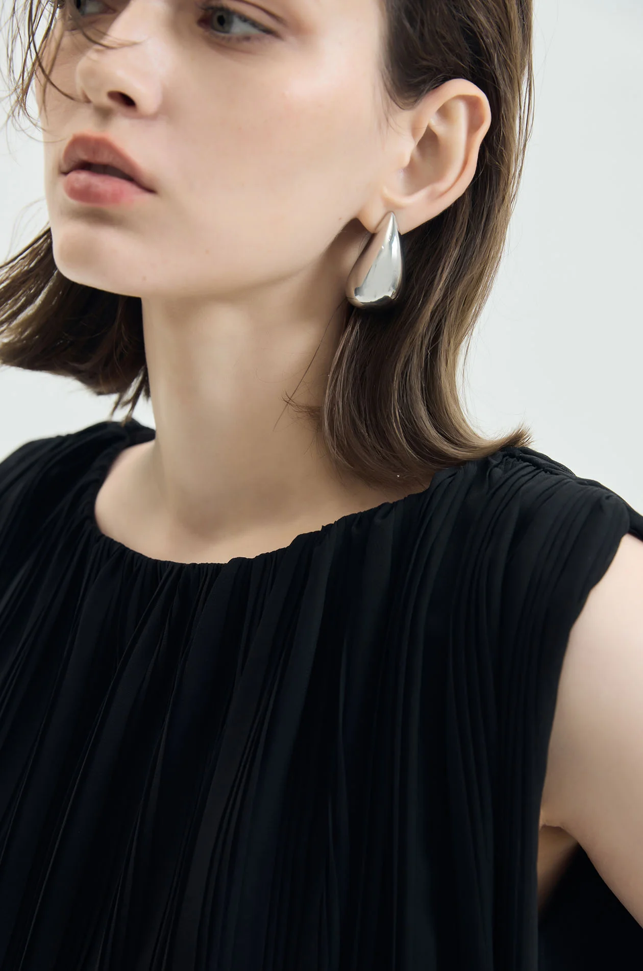 Voluminous Cropped Balloon Blouse - Image 7