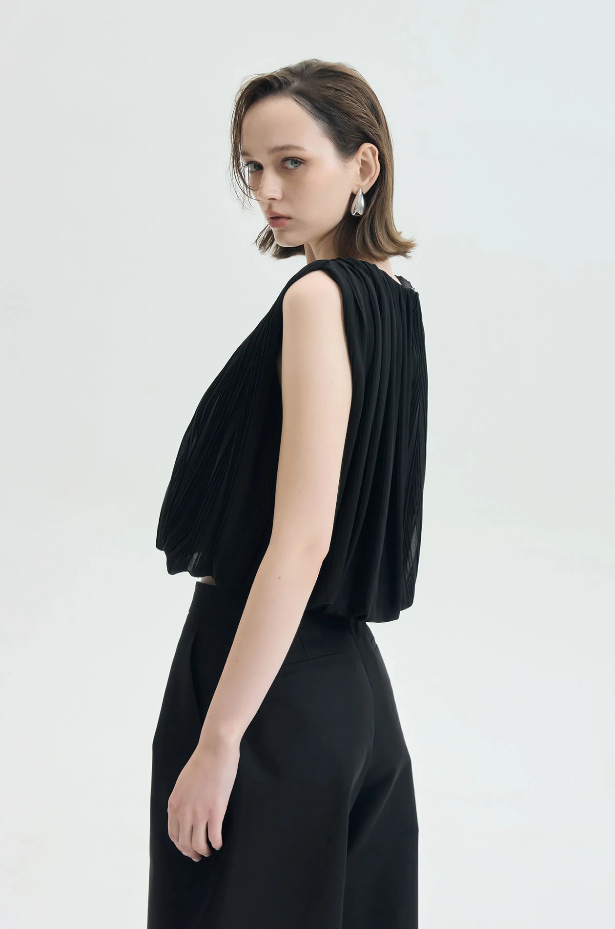 Voluminous Cropped Balloon Blouse - Image 8