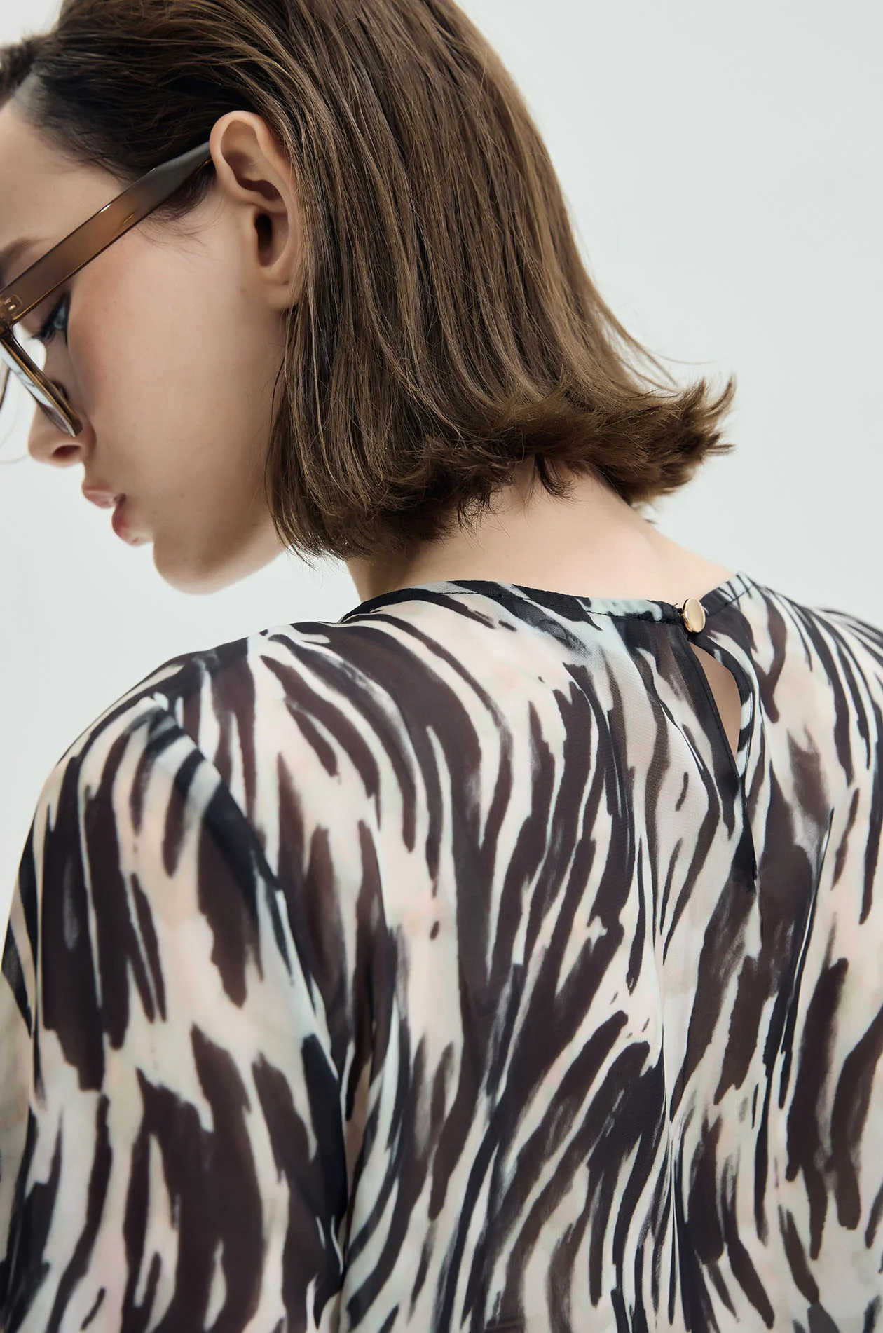 Abstract Print Chiffon Blouse - Image 4