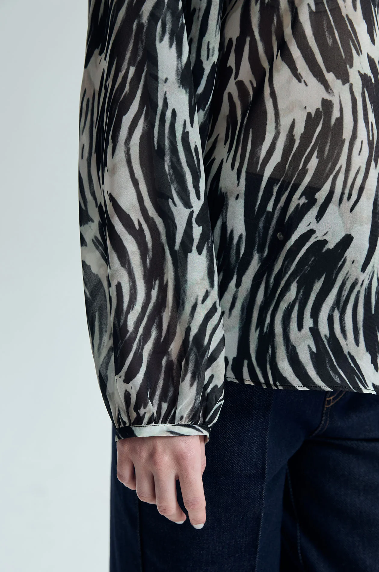 Abstract Print Chiffon Blouse - Image 5