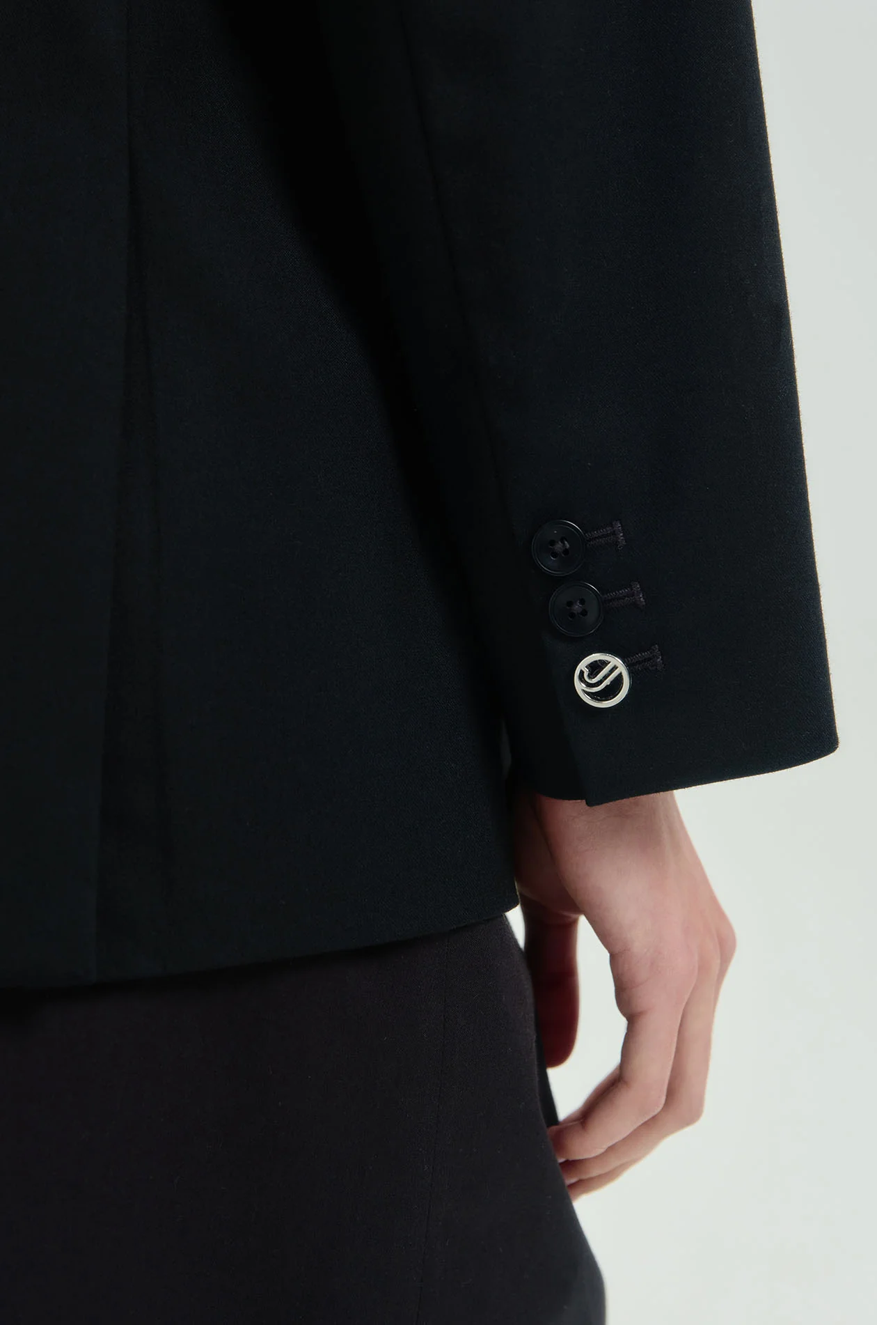 Crinkled Double-Breasted Lightweight Blazer - Image 11