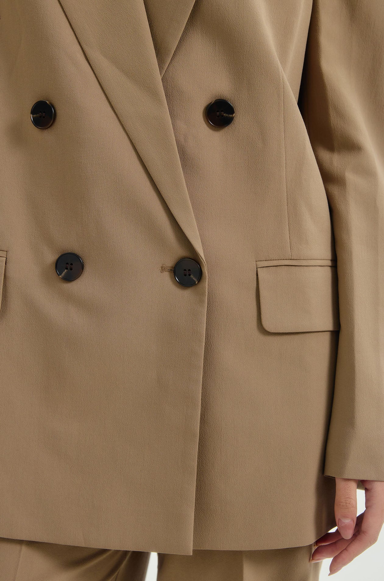 Crinkled Double-Breasted Lightweight Blazer - Image 17