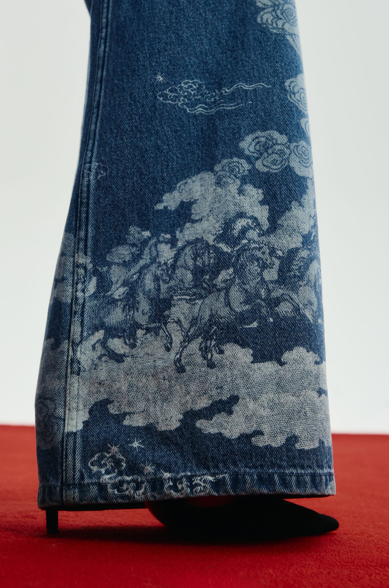 Motif Printed Jeans - Image 5
