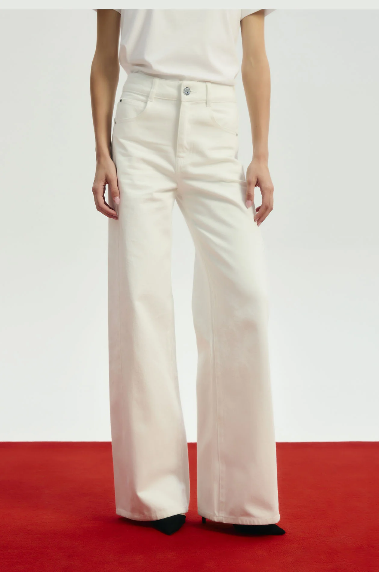 Wide Leg Jeans in White - Image 2