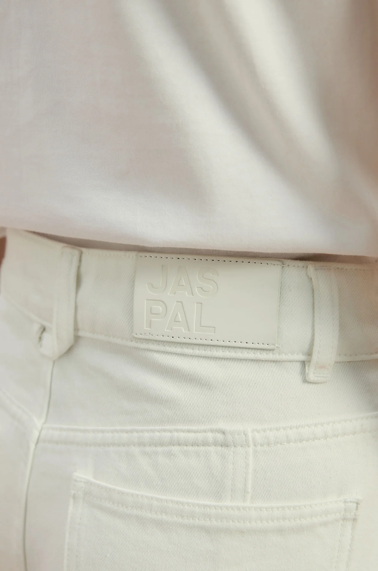 Wide Leg Jeans in White - Image 3
