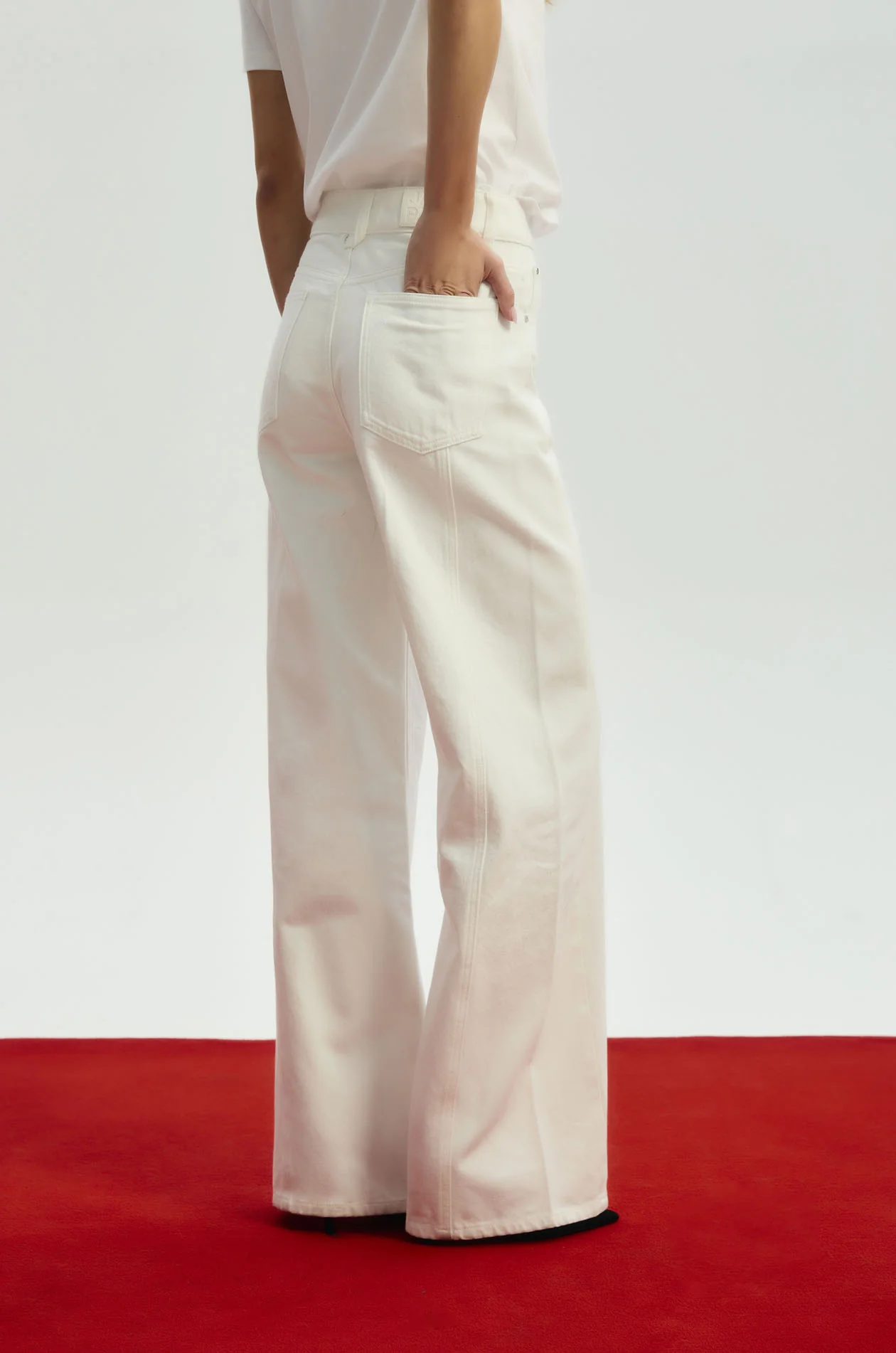Wide Leg Jeans in White - Image 4
