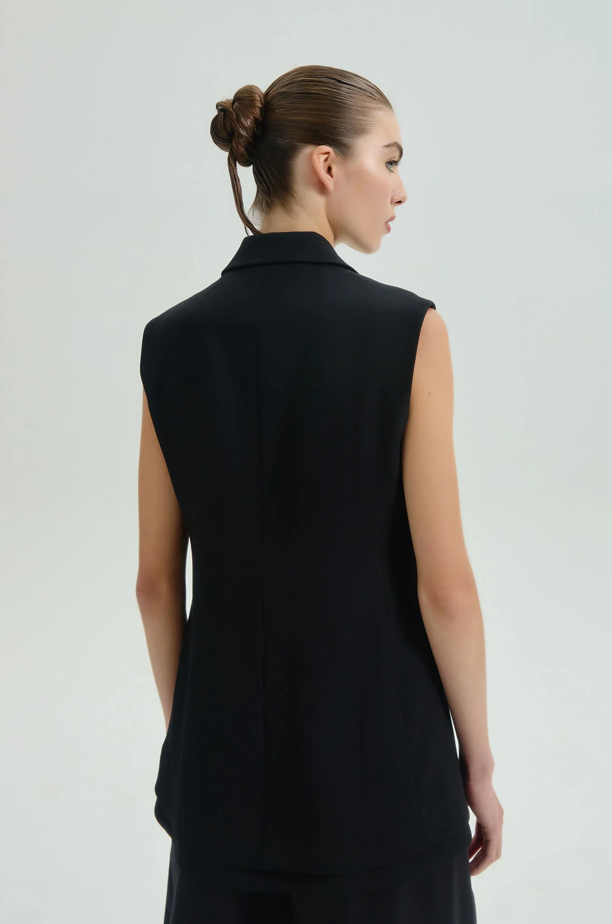 Single-Breasted Sleeveless Blazer - Image 5