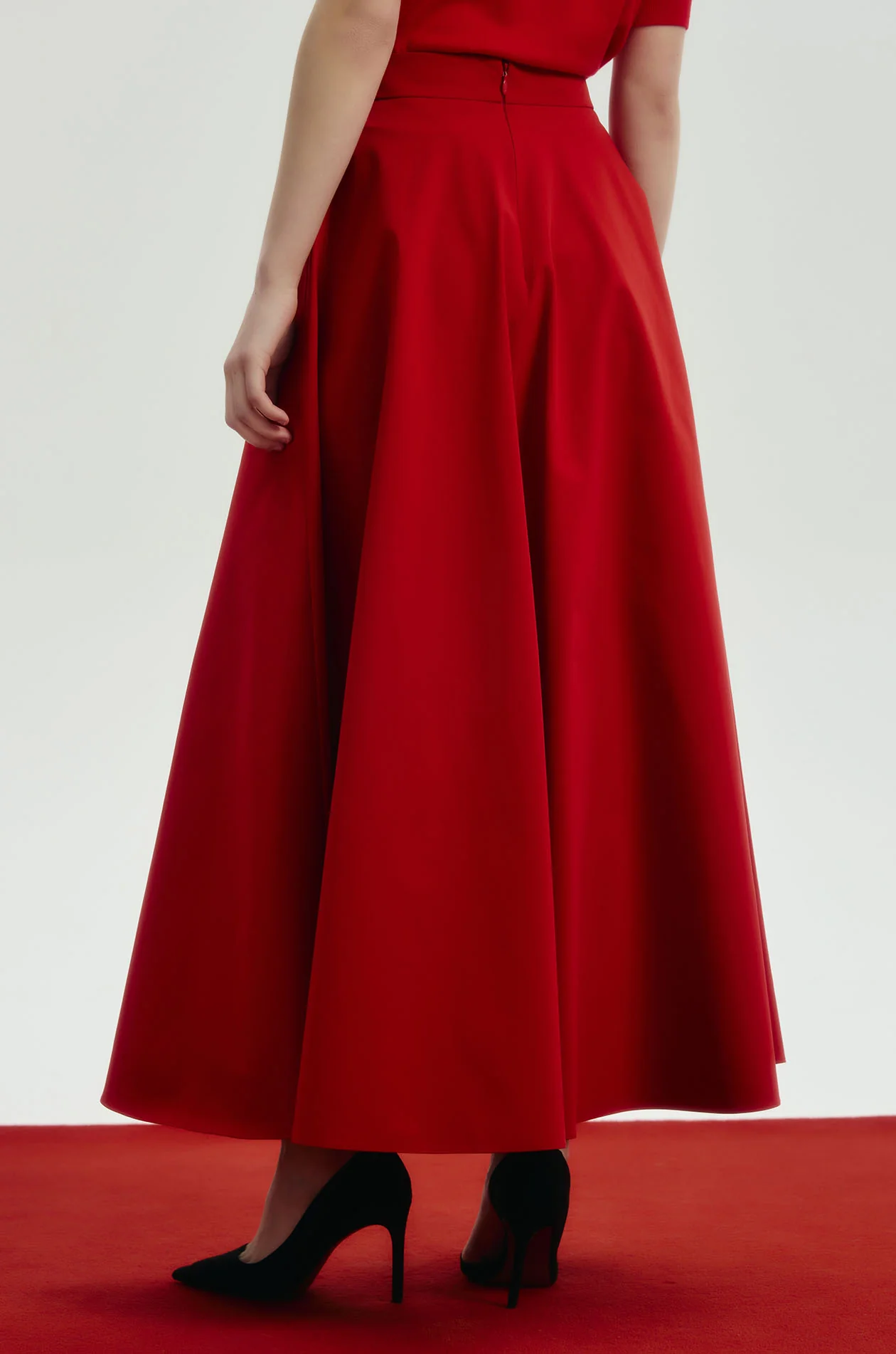 Structured Circle Midi Skirt with Charm - Image 4