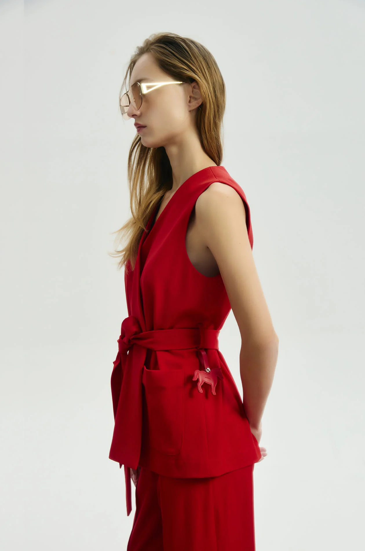 Tied Sleeveless Blazer with Charm - Image 3