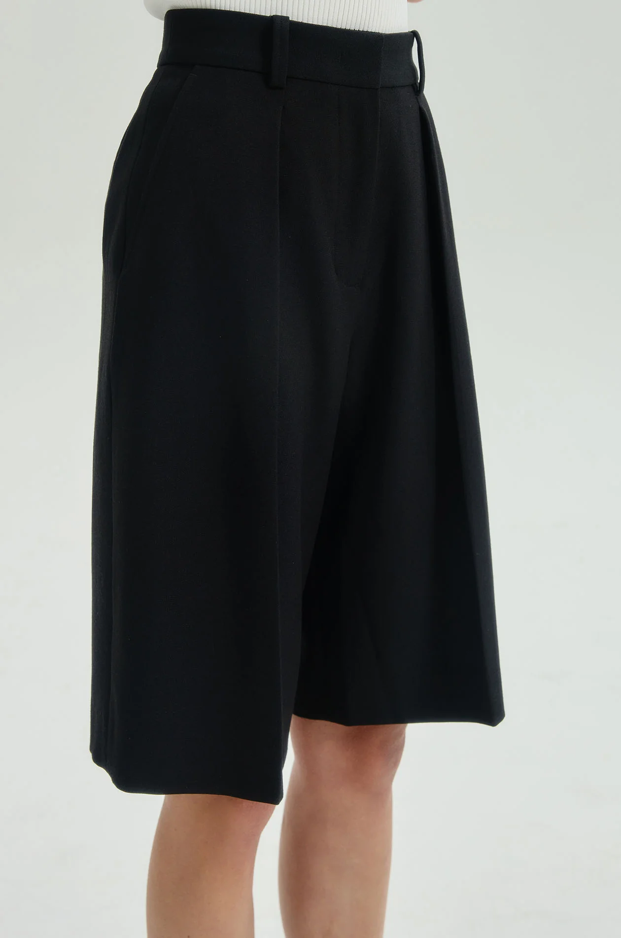 Pleated Tailored Bermuda Shorts - Image 3