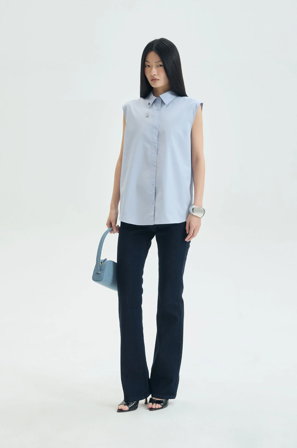 Sleeveless Shirt with Charm - Image 10