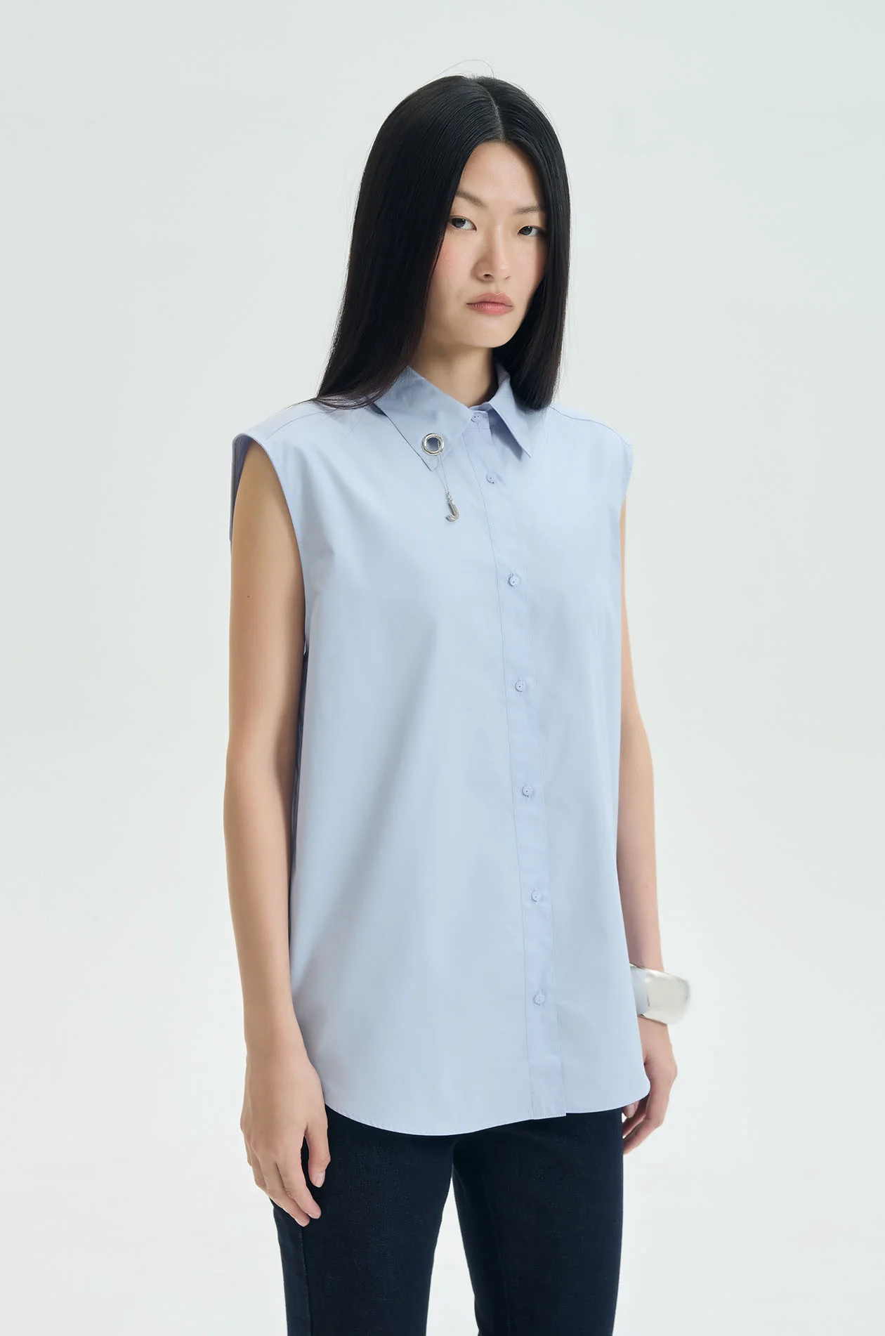 Sleeveless Shirt with Charm - Image 11