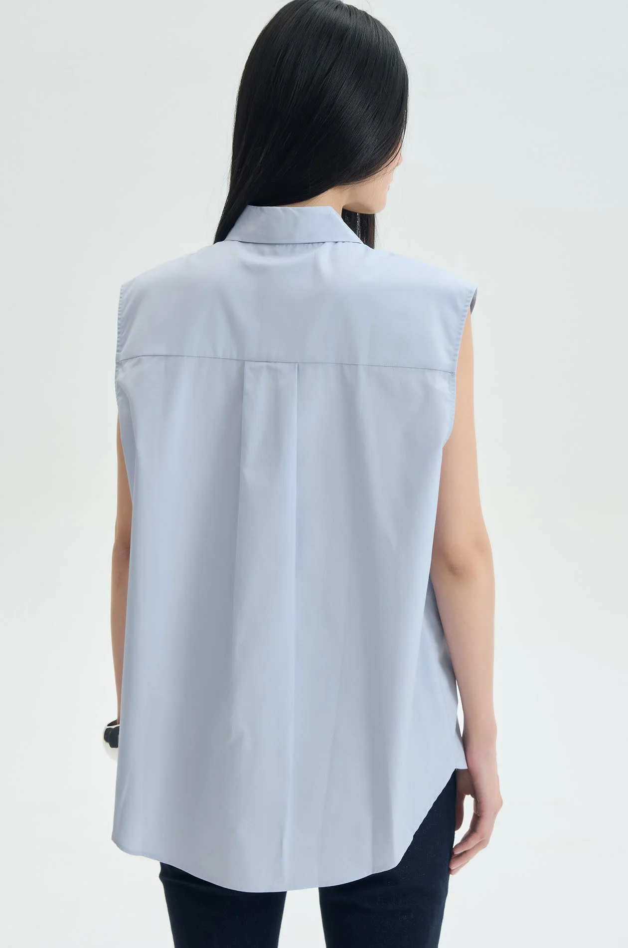 Sleeveless Shirt with Charm - Image 13