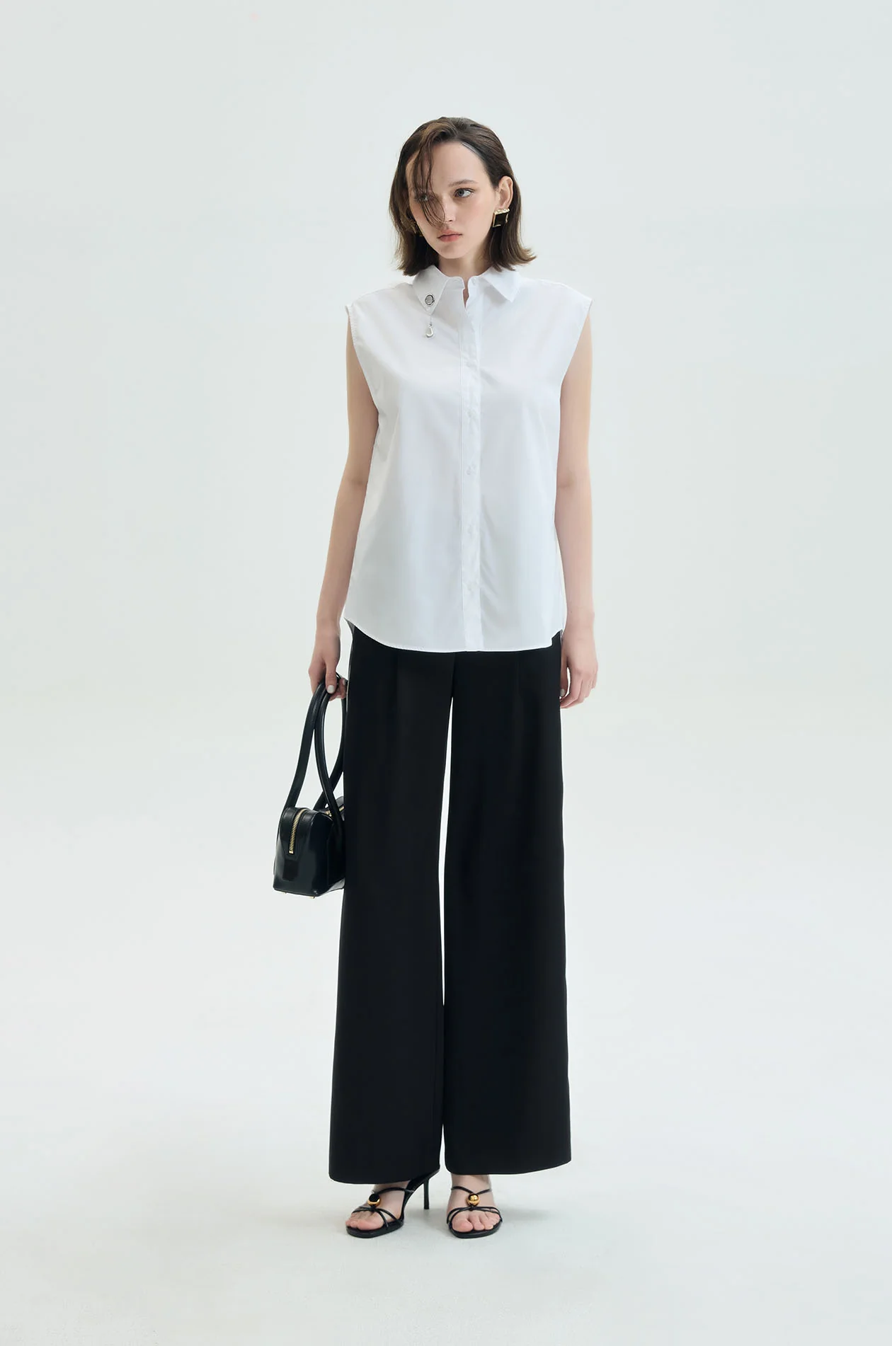 Sleeveless Shirt with Charm - Image 14