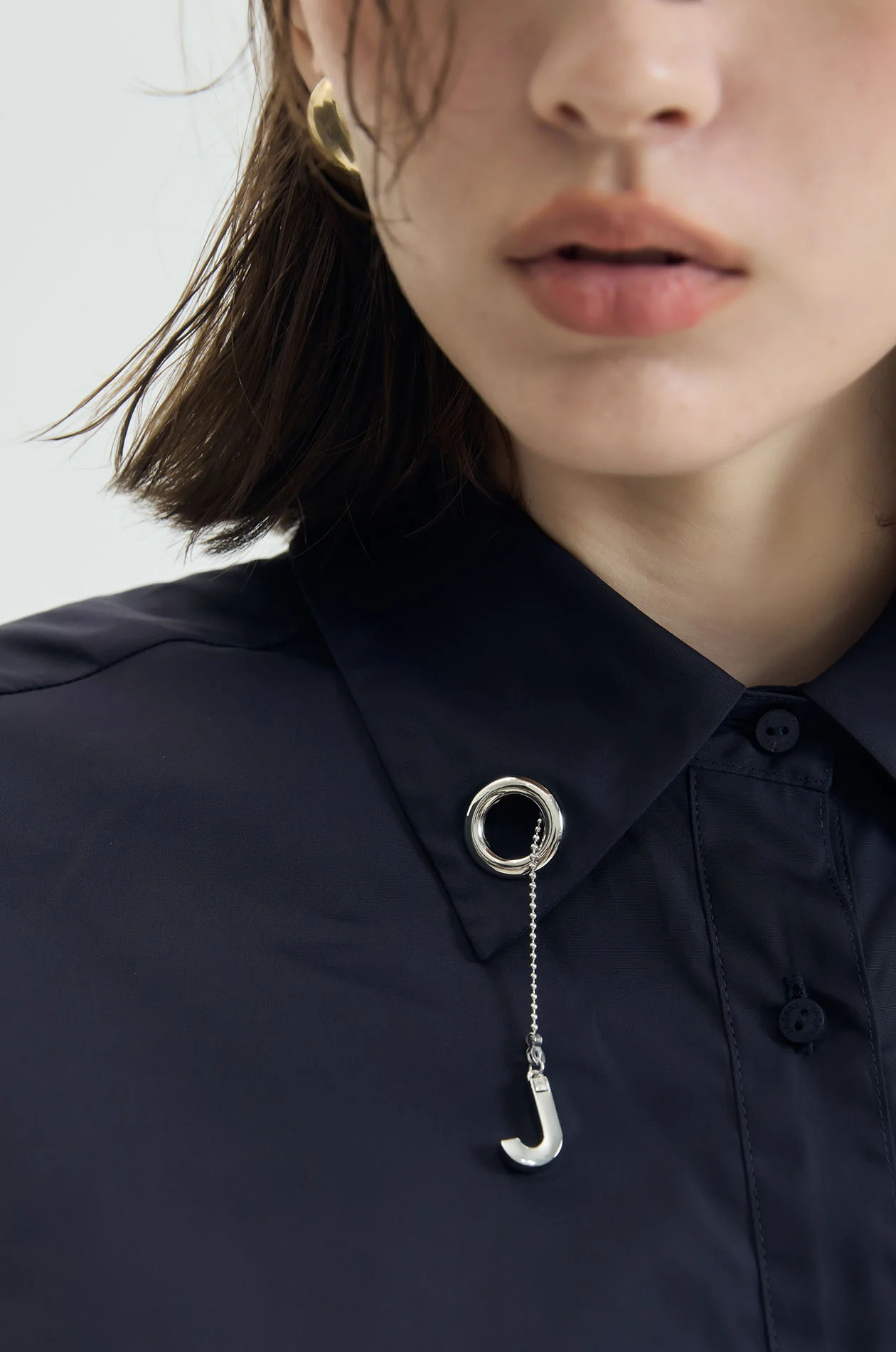 Sleeveless Shirt with Charm - Image 8