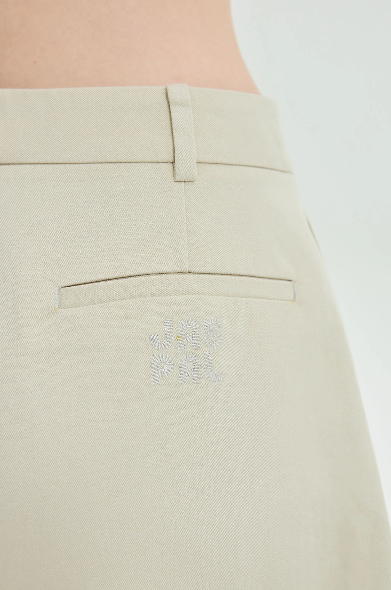 Barrel-Leg Twill Shorts - Image 4
