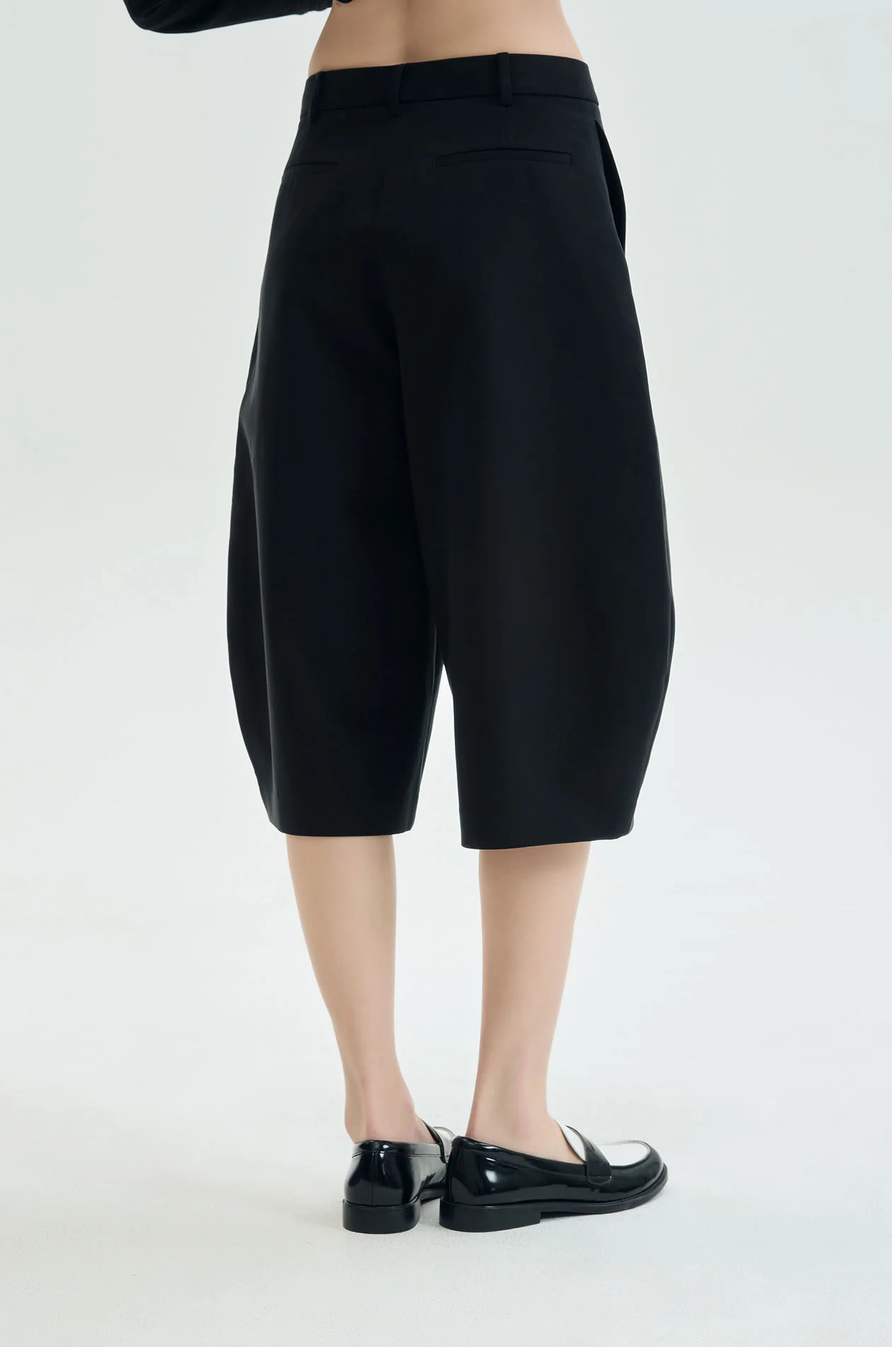 Barrel-Leg Twill Shorts - Image 9