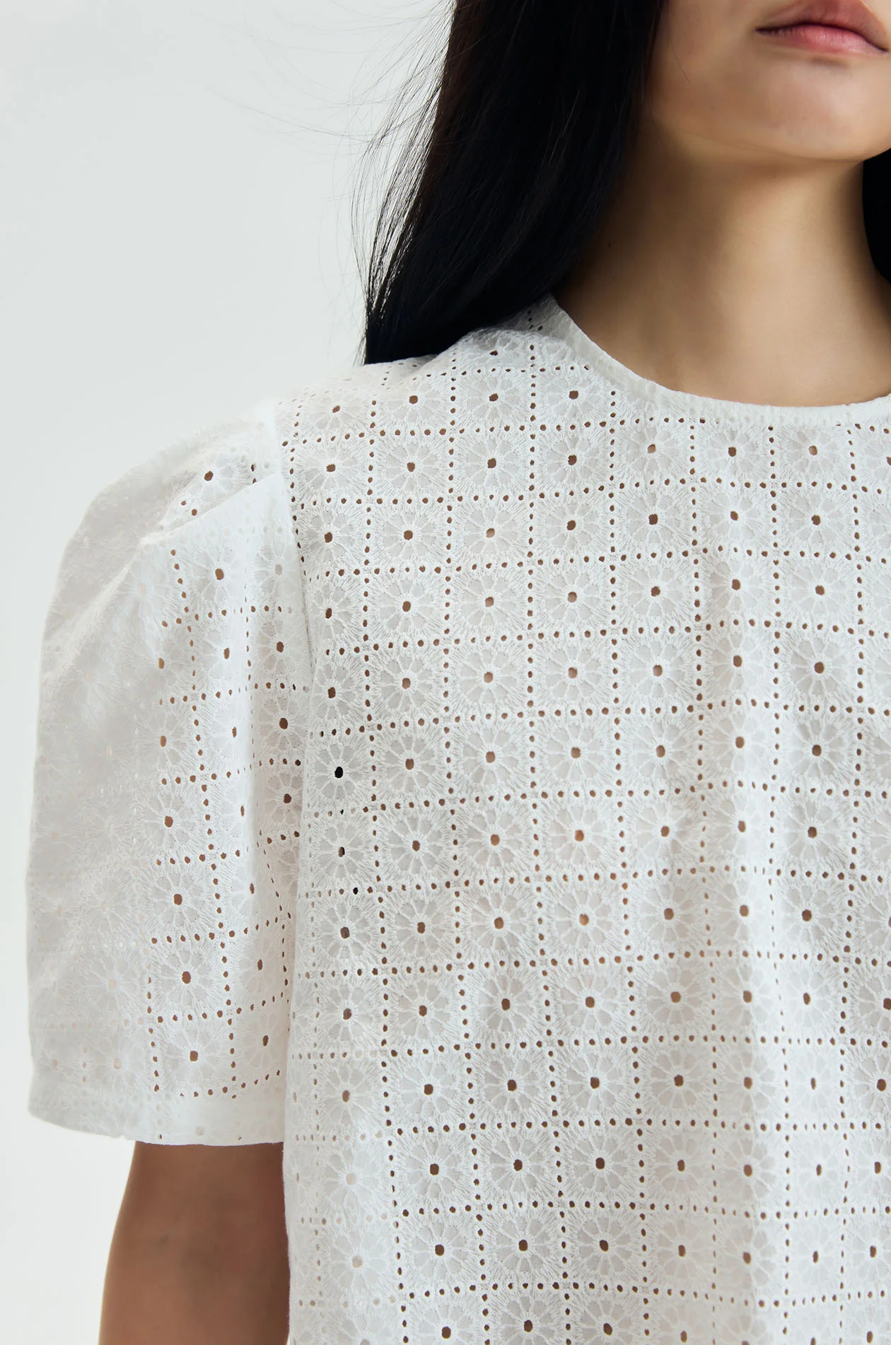 Broderie Anglaise Puff-Sleeve Blouse - Image 3