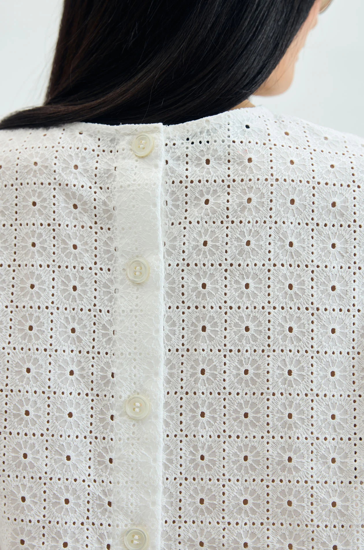 Broderie Anglaise Puff-Sleeve Blouse - Image 4