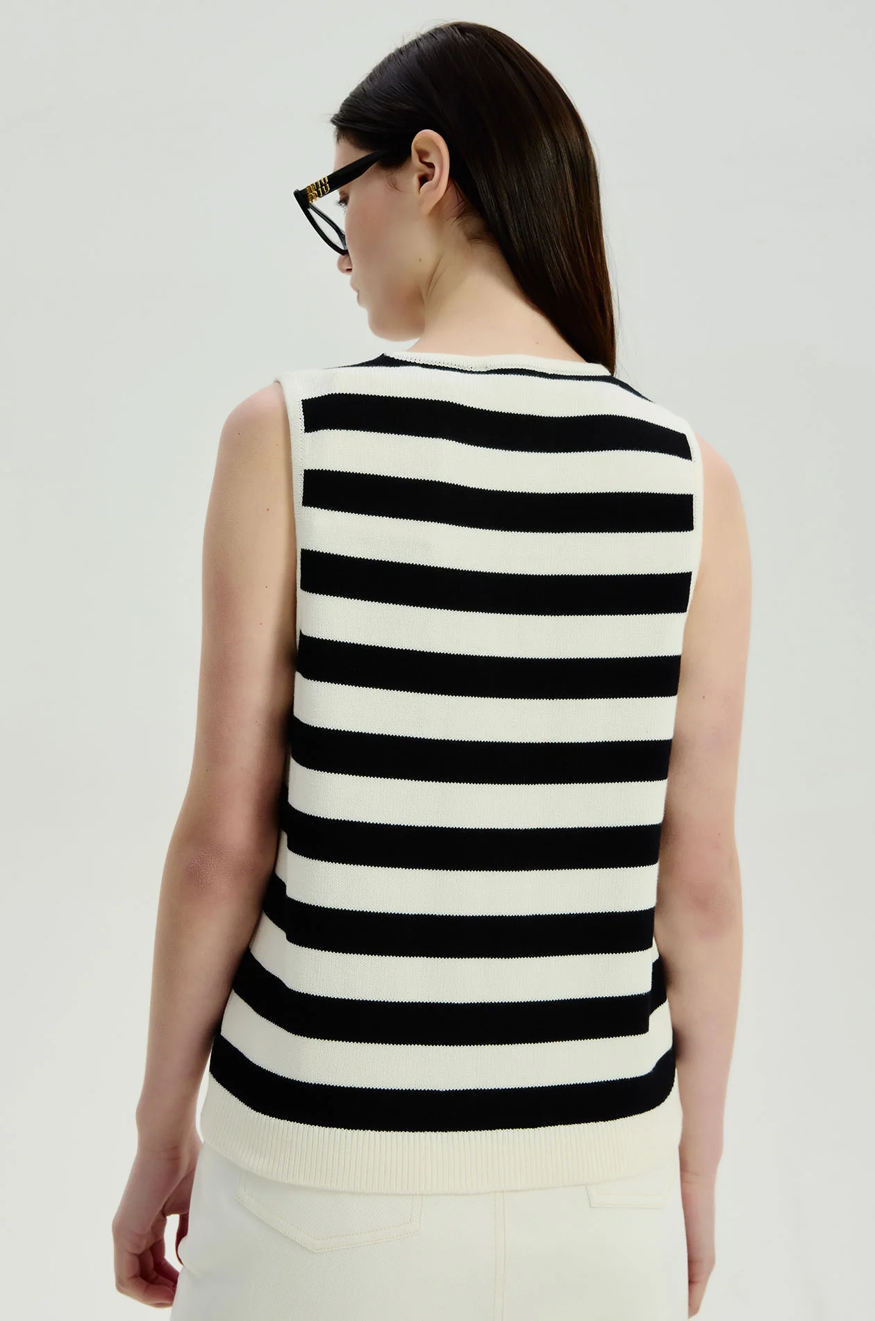 Relaxed Sweater Vest - Image 10