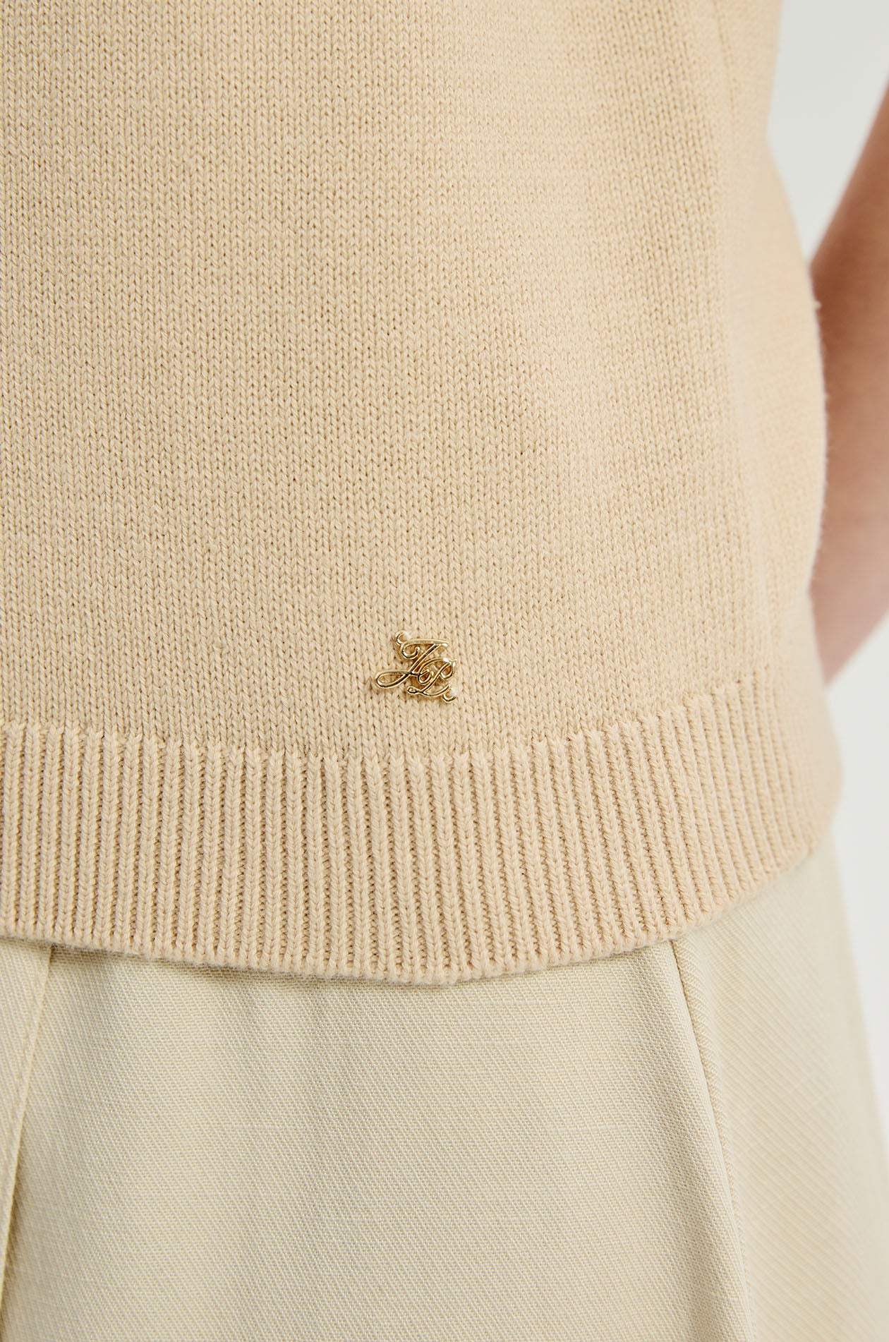 Relaxed Sweater Vest - Image 4