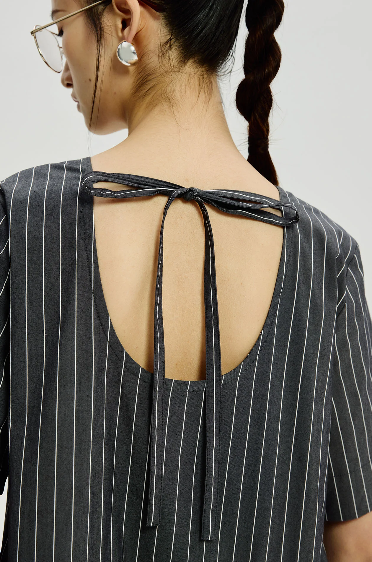 Open-Back Ruffle Mini Dress - Image 4