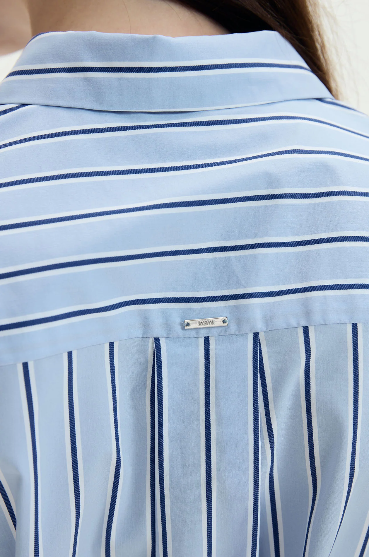 Waist-Tied Sleeveless Shirt - Image 4