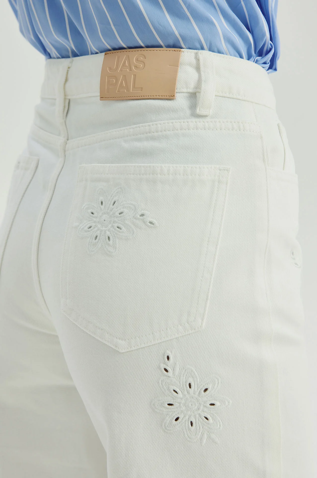 Broderie Anglaise Straight-Leg Jeans - Image 4
