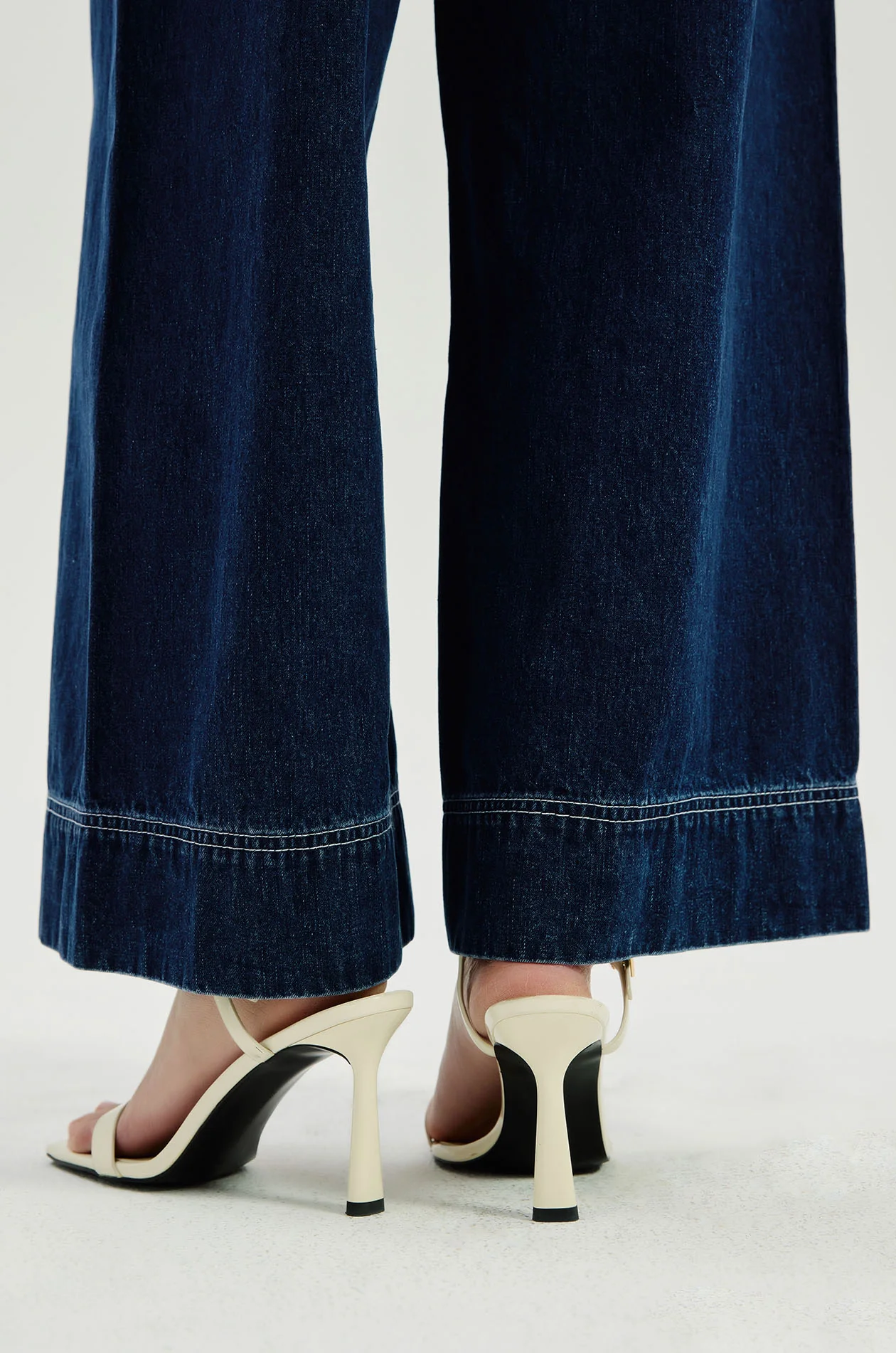 Floral Embroidered Cropped Jeans - Image 5