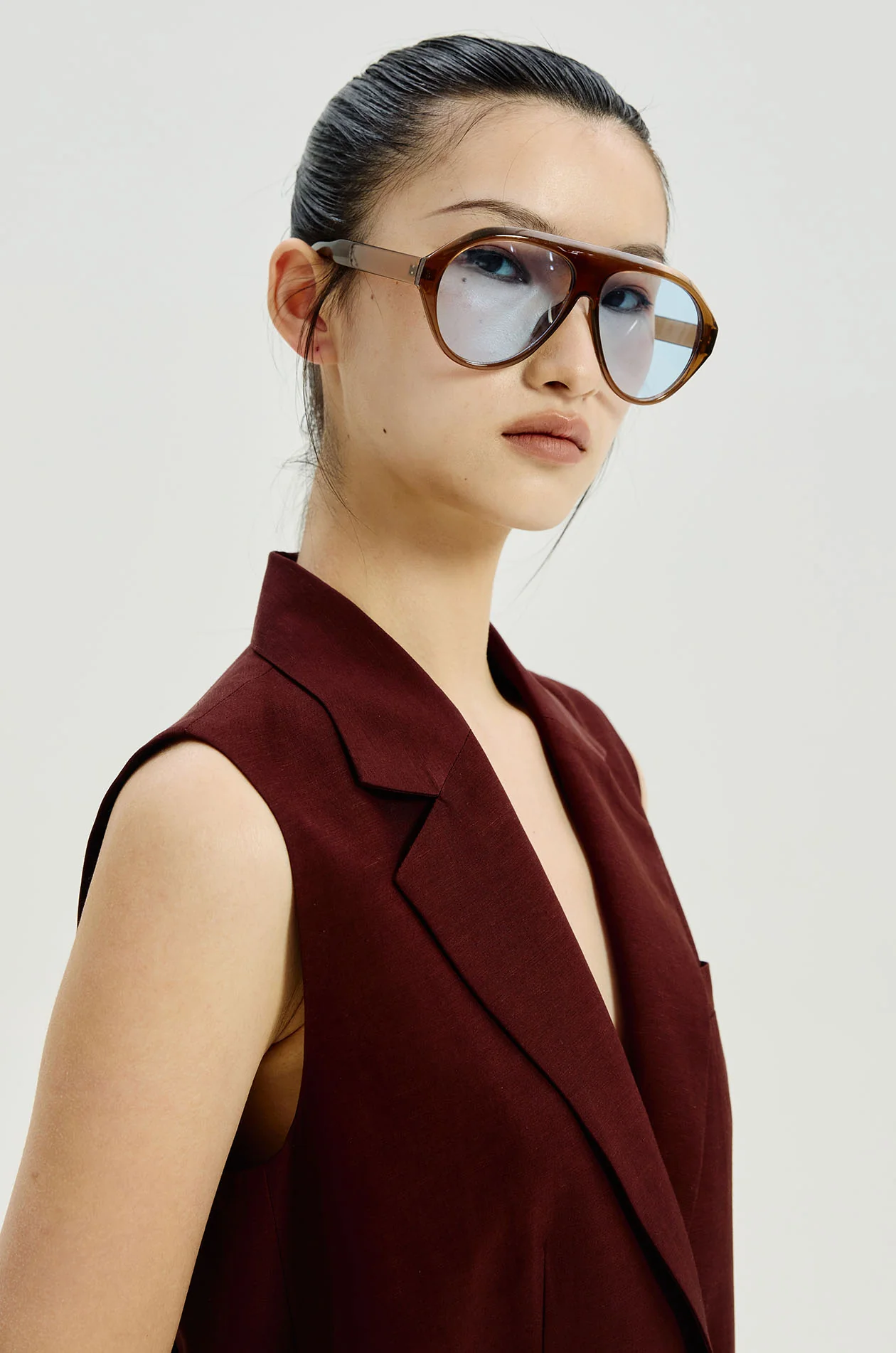 Sleeveless Linen-Blend Blazer with Belt - Image 3