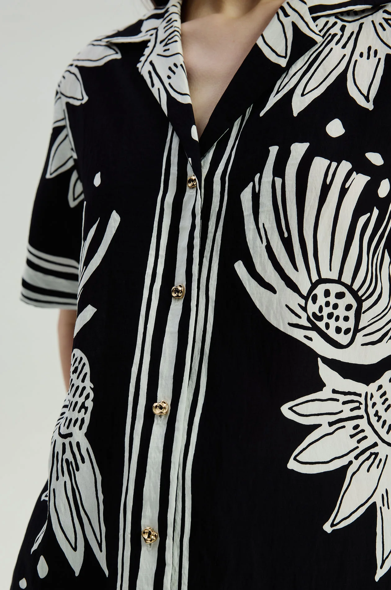 Contrast Floral Resort Shirt - Image 4