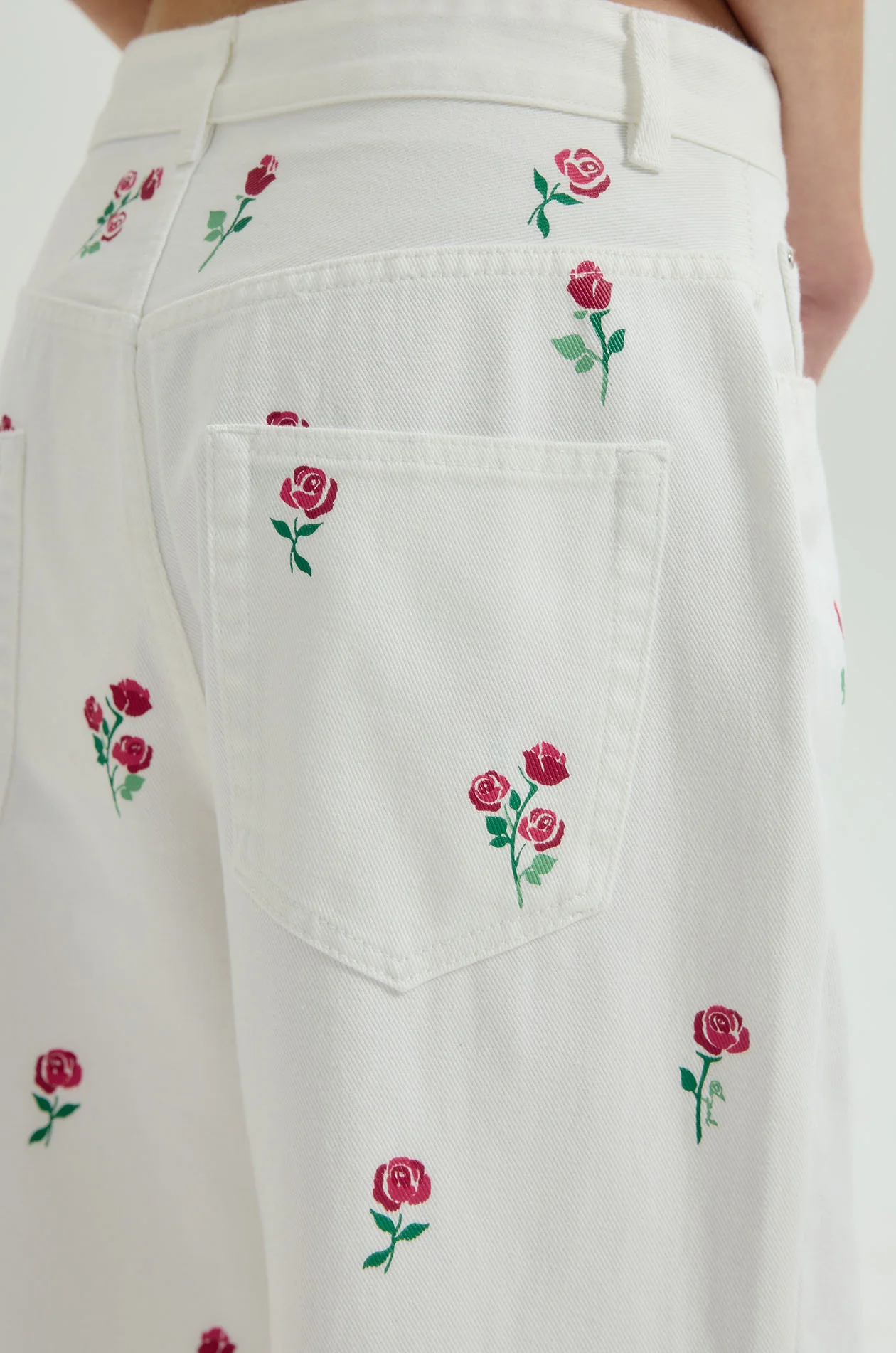 Roses Jeans in White - Image 3