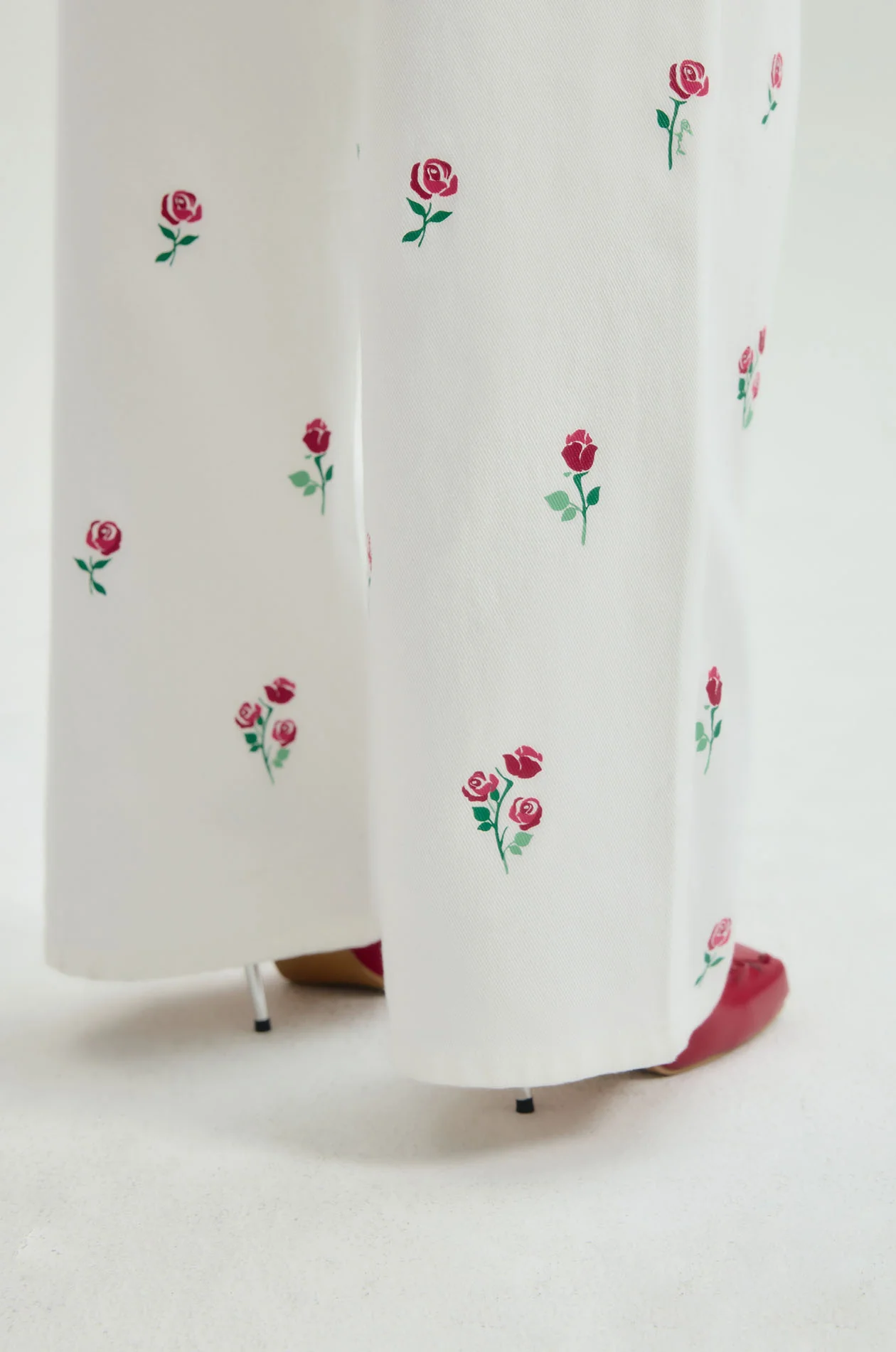 Roses Jeans in White - Image 4
