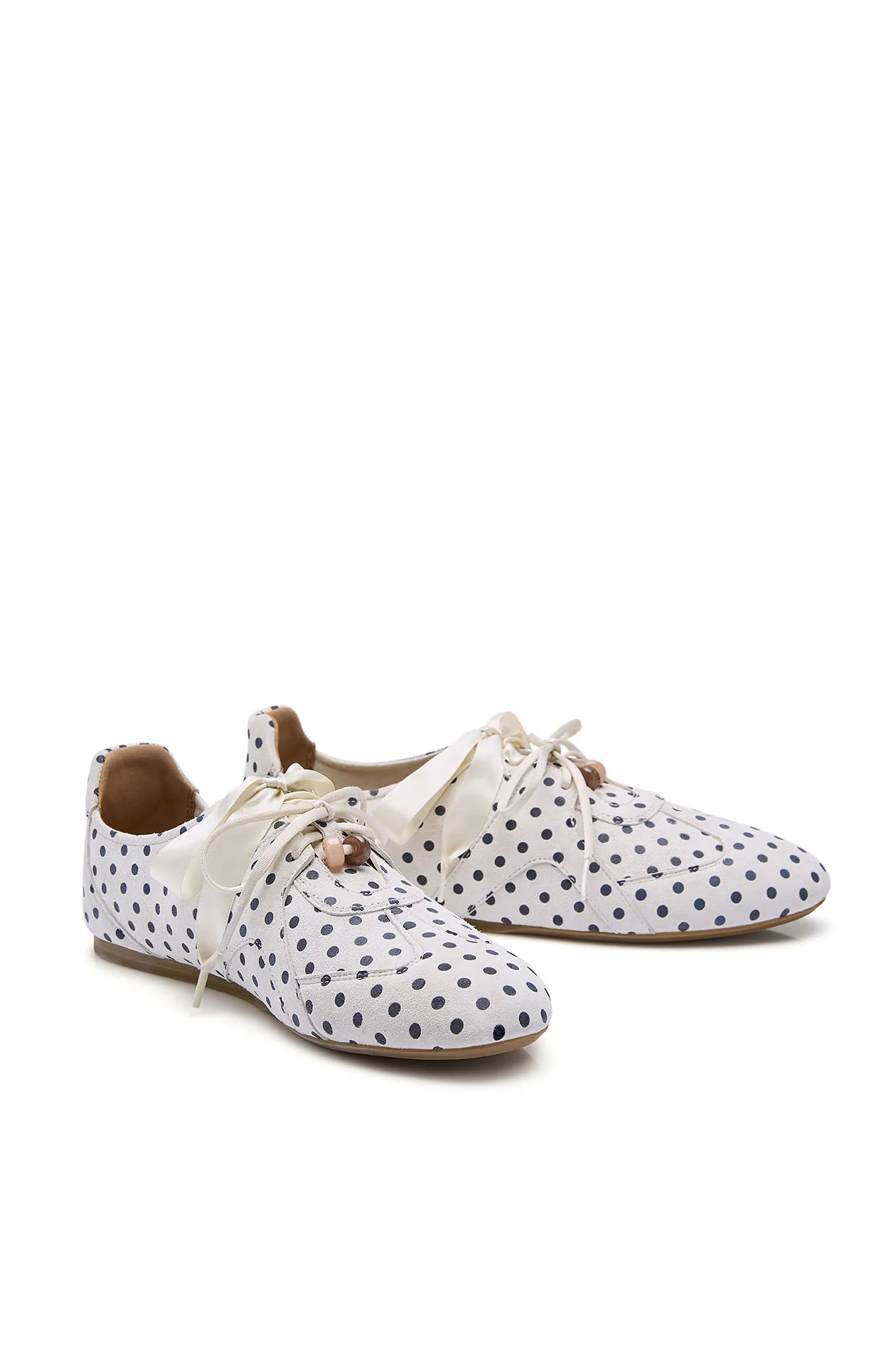 Ribbon Lace Sneakers with Dot